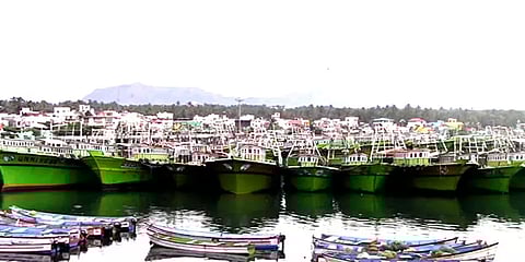 சூறாவளி எச்சரிக்கை: கடலுக்குச் செல்லாத கன்னியாகுமரி மாவட்ட மீனவர்கள்