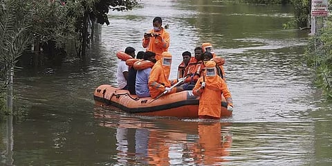 சென்னைக்கு தேசிய பேரிடர் மீட்பு குழுக்கள் விரைவு