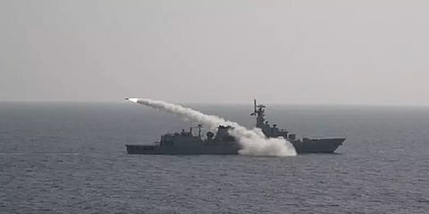 அதிநவீன, ரகசிய செயல்பாடு கொண்ட போர்க்கப்பலை பாகிஸ்தானிடம் ஒப்படைத்தது சீனா