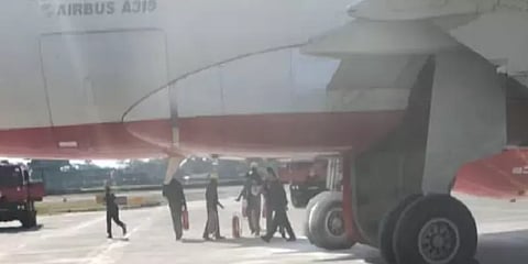 'லேண்டிங் கியரில்' பிரச்னை - அவசரமாக தரையிறக்கப்பட்ட ஏர் இந்தியா விமானம்