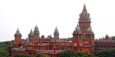 நீதிமன்ற பணி வாங்கி தருவதாக கூறும் ஏமாற்று நபர்கள் பற்றி இங்கு புகார் தெரிவிக்கலாம்!