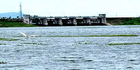 கனமழை: செம்பரம்பாக்கம், சோழவரம் ஏரிகளில் வெளியேற்றப்படும் நீரின் அளவு அதிகரிப்பு