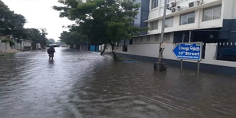 சென்னையில் 36,000க்கும் மேற்பட்ட வீடுகளுக்கு மின்விநியோகம் நிறுத்தம் : மின்சார வாரியம்