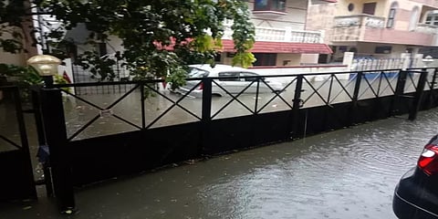 கூடுவாஞ்சேரியில் வீடுகளை சூழ்ந்த மழைநீர்: தவிக்கும் மக்கள்