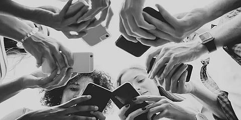 நம்மை பொய் சொல்ல வைக்கின்றனவா சமூக ஊடகங்கள்? - ஆய்வும் சில புரிதல்களும்