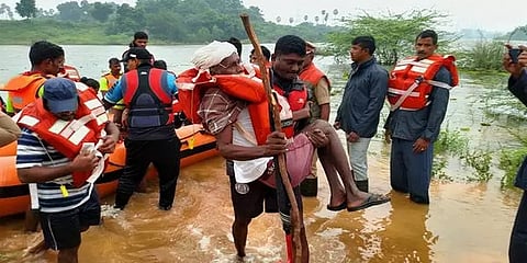 ஒரேநாளில் மழையில் சிக்கிய 195 பேரை மீட்ட தீயணைப்புத்துறை