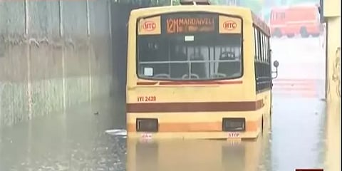 சென்னை: சுரங்கப்பாதையில் சிக்கிய அரசு பேருந்து - பத்திரமாக மீட்கப்பட்ட பயணிகள்
