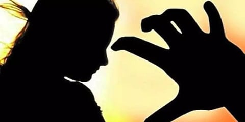 கோவை: தூக்கிட்டு தற்கொலை செய்து கொண்ட மாணவி; தலைமறைவாகி இருந்த ஆசிரியர் போக்சோவில் கைது