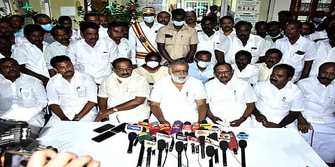 மயிலாடுதுறை: மழையால் பாதிக்கப்பட்ட சம்பா பயிர்களை ஆய்வு செய்த அமைச்சர் குழு