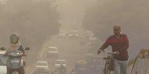 ”காற்று மாசிலிருந்து தப்பிக்க டெல்லியில் முழு பொதுமுடக்கம் போடலாமா?” உச்சநீதிமன்றம் கேள்வி