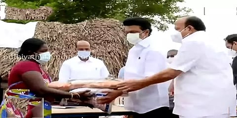 கடலூர்: வெள்ளம் பாதித்த பகுதிகளை ஆய்வு செய்து நிவாரணம் வழங்கிய முதல்வர் ஸ்டாலின்