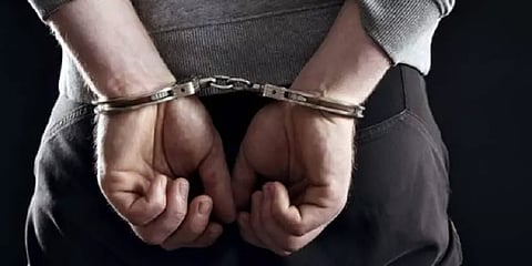 பாலியல் வன்கொடுமை செய்ய முயன்ற ரவுடி: சுட்டுப்பிடித்த போலீஸ்