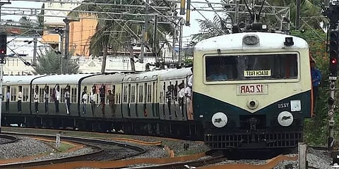 சென்னை புறநகர் ரயில்கள் - கொரோனா கட்டுப்பாடுகள் முற்றிலுமாக நீக்கம்