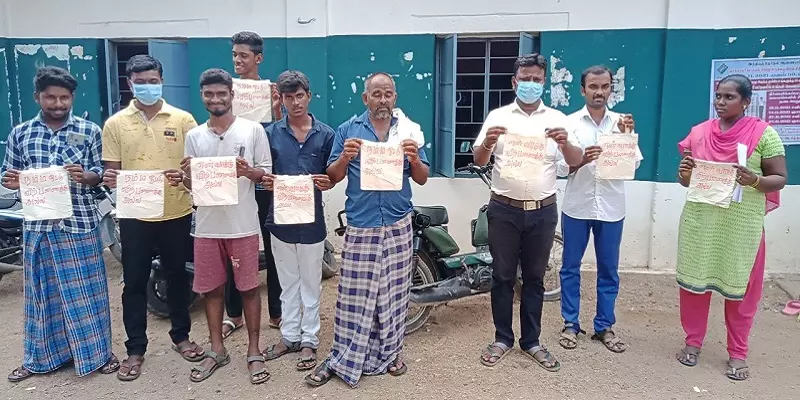 பெரம்பலூர்: வாக்காளர் அட்டை பெயர் திருத்த முகாமில் வட்டாட்சியர் முன்னெடுத்த விழிப்புணர்வு