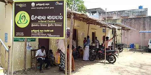 சர்வர் பிரச்னை: பயிர் காப்பீடு செய்ய முடியாமல் விவசாயிகள் விரக்தி