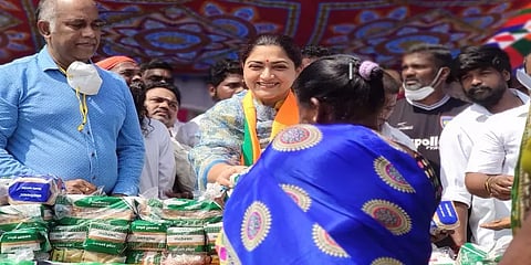 கொளத்தூர் பகுதியில் பிரச்னை இல்லையா? தண்ணீர் தேங்கி நிற்க வில்லையா? - குஷ்பு சுந்தர்