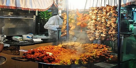 "உணவால் பிரச்னை இல்லை" – அசைவ உணவு வண்டிகளை தடை செய்வது பற்றி குஜராத் முதல்வர் பதில்