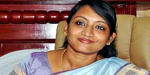 இன்னசென்ட் திவ்யாவை பணியிடமாற்றம் செய்ய உச்ச நீதிமன்றம் அனுமதி