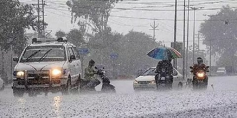 சென்னை மற்றும் சுற்றியுள்ள மாவட்டங்களுக்கு சிவப்பு எச்சரிக்கை - இந்திய வானிலை மையம்