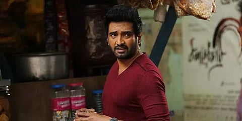 போஸ்டர் சர்ச்சை விவகாரம் : நடிகர் சந்தானம் மீது சென்னை கமிஷனர் அலுவலகத்தில் புகார்