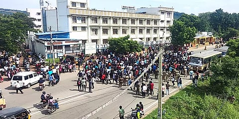 ஆன்லைன் தேர்வு: மதுரையில் தடையை மீறி ஆர்ப்பாட்டத்தில் ஈடுபட்ட மாணவர்கள் கைது