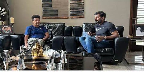 புனித் ராஜ்குமார் குடும்பத்தினரை நேரில் சந்தித்து ஆறுதல் கூறிய நடிகர் விஷால்