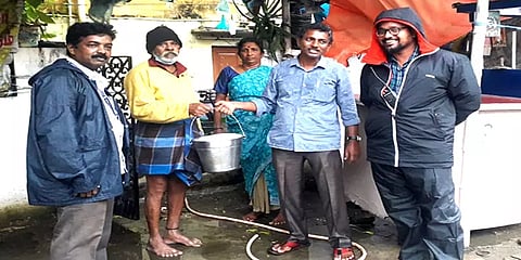 சாப்பாடு இல்லை என போன் செய்த தம்பதியர்: 1 மணி நேரத்தில் உணவளித்த மாநகராட்சி ஊழியர்கள்