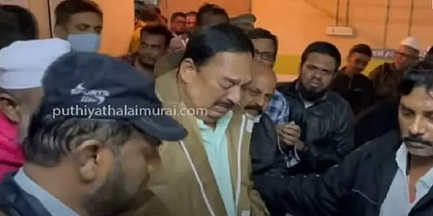 வேலூர் : குழந்தையின் உடலை பார்த்து கதறி அழுத அமைச்சர் காந்தி