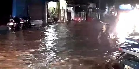 புதுச்சேரி: வெள்ளவாரி ஓடை வெள்ளத்தில் சிக்கிய ஆட்டோ: மீட்கச் சென்ற ஓட்டுநர் மாயம்