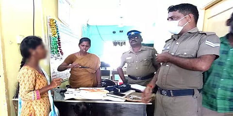 பெரம்பலூர்: பர்ஸை பறிகொடுத்து பரிதவித்த பெண்-பணம் கொடுத்து பத்திரமாக அனுப்பிவைத்த போலீசார்