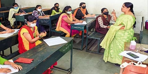 கல்லூரிகளில் சுழற்சி முறைக்கு முற்றுப்புள்ளி - 6 நாள் நேரடி வகுப்புகள் நடத்த உத்தரவு