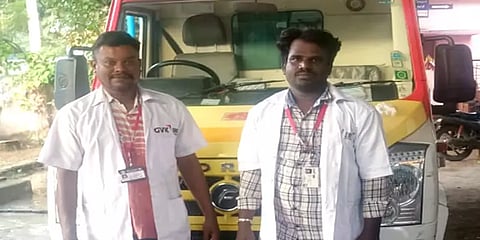 மதுரை: ஓடும் 108 ஆம்புலன்ஸில் பிறந்த குழந்தை - மருத்துவ உதவியாளர், ஓட்டுநருக்கு பாராட்டு