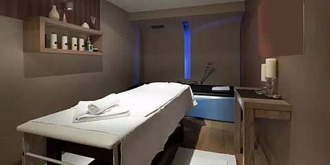 சென்னையில் உரிமம் இன்றி இயங்கிய 63 மசாஜ் மற்றும் ஸ்பா சென்டர்களுக்கு சீல்