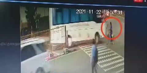 வேளச்சேரி: சைக்கிளில் சென்ற பெண் மீது பேருந்து மோதி விபத்து - ஓட்டுநர் கைது