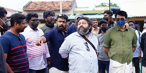 'நண்பகல் நேரத்து மயக்கம்' - லிஜோ ஜோஸ் பல்லிசேரியுடன் இணைந்த மம்மூட்டி!