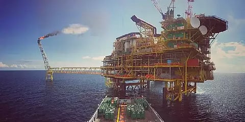 கச்சா எண்ணெய் விலை உயர்வை சமாளிக்க, கையிருப்பிலுள்ள எண்ணெய்யை பயன்படுத்தும் இந்தியா