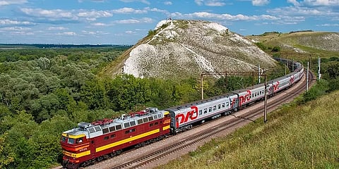 சுற்றுலா நிறுவனங்கள் ரயில்களை வாடகைக்கு எடுக்க அனுமதி