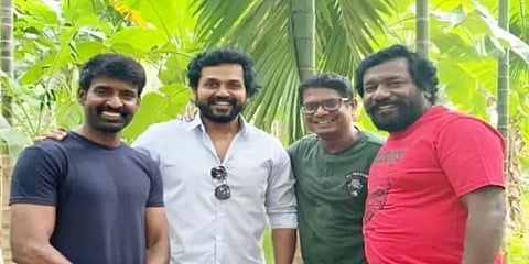 பாரதிராஜாவின் தேனி வீட்டில் நடிகர் கார்த்தியுடன் கருணாஸ்... சூரி