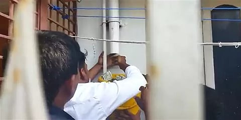 பொறியாளர் வீட்டில் பணத்தை பதுக்கவே அமைக்கப்பட்ட கழிவுநீர் குழாய்: ரூ.25 லட்சம் பறிமுதல்