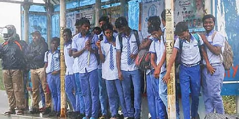 தேனி டூ தூத்துக்குடி : எந்தெந்த மாவட்டங்களில் பள்ளி, கல்லூரிகளுக்கு விடுமுறை? - முழுவிவரம்