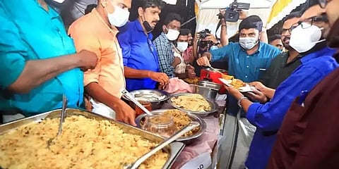 கேரளாவில் 'ஹலால்' உணவு சர்ச்சை வலுப்பதன் பின்னணி என்ன? - ஒரு பார்வை