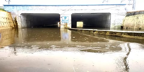 தொடர் மழை எதிரொலி: பாதுகாப்பு கருதி மூடப்பட்ட தாம்பரம் ரயில்வே சுரங்கப்பாதை