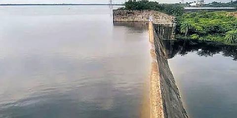 மதுராந்தகம் ஏரியில் இருந்து 30,000 கனஅடி தண்ணீர் வெளியேற்றம் - வெள்ள அபாய எச்சரிக்கை