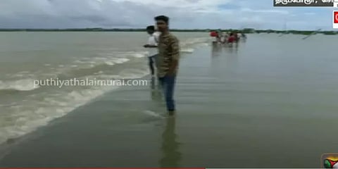 திருப்போரூர்: சாலையில் கரைபுரளும் காட்டாற்று வெள்ளம் – மூழ்கிய உப்பளங்கள்