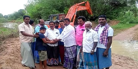 புதுக்கோட்டை: உண்டியல் பணத்தை நீர்நிலை சீரமைக்க கொடுத்த மாணவன்