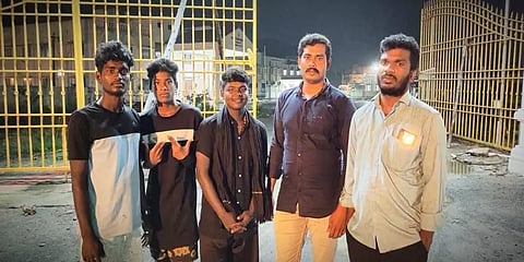 இக்கட்டான சூழலில் பொதுமக்களுக்கு சேவையாற்றும் இளைஞர்கள்!