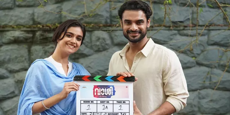 இயக்குநர் பள்ளித் தோழன், ஹீரோ டொவினோ... தந்தை தயாரிப்பில் கீர்த்தி சுரேஷ்!