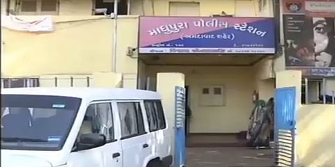 'மதியம் சாப்பிட்டுவிட்டு தூங்குவதாக கூறி துன்புறுத்துகிறார்”- மாமியார் மீது மருமகள் புகார்