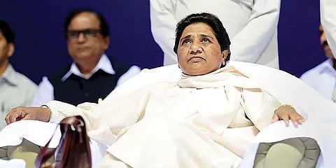 கட்சியிலிருந்து கழன்ற முக்கியத் தலைவர்கள்... உ.பி.-யில் தனித்து விடப்படுகிறாரா மாயாவதி?!