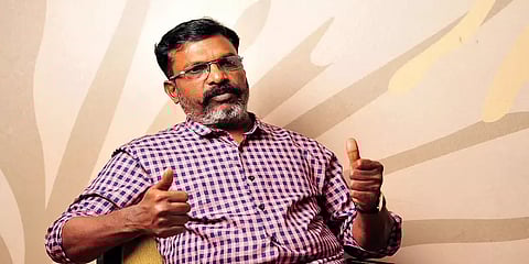 இருக்கை மீது நடந்து சென்றது ஏன்? - திருமாவளவன் விளக்கம்